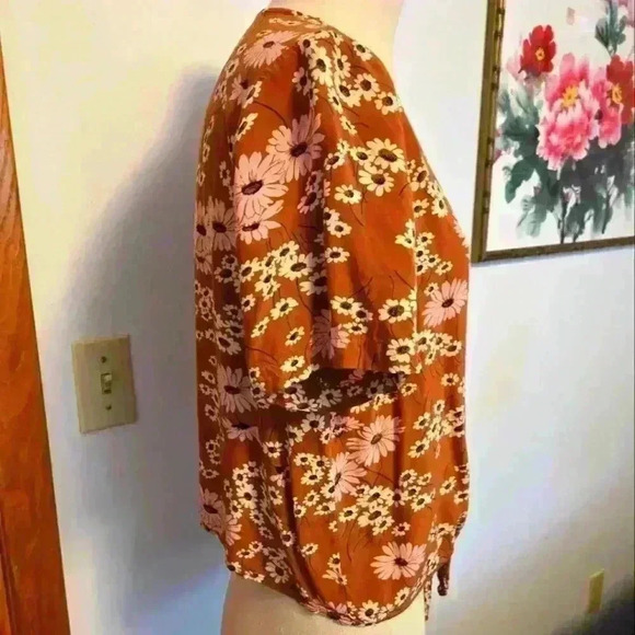 MADEWELL CROPPED WITH FRONT KNOT FLORAL TOP. SIZE LARGE. - Picture 2 of 6